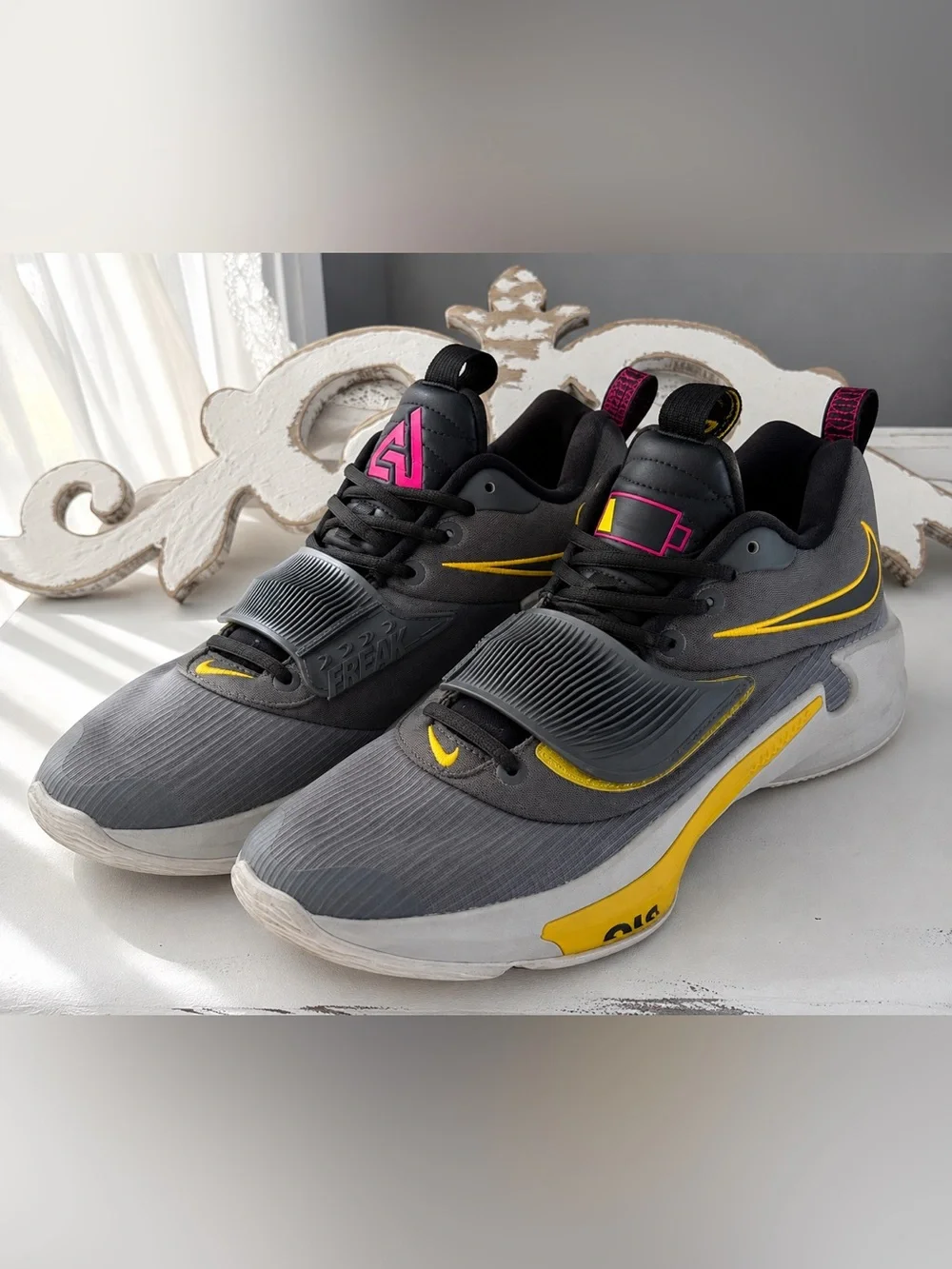 Nike Zoom Freak 3 Size 13 Grey Yellow Pink Giannis Basketball Shoes DA0694-006